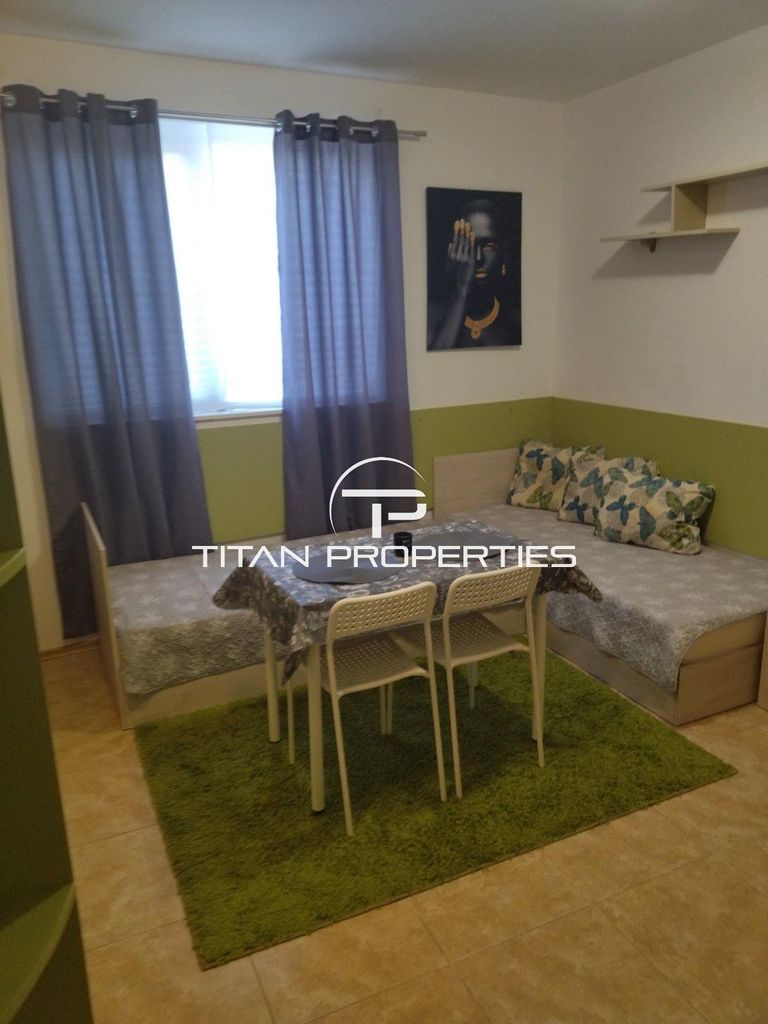 Дава се под наем Едностаен апартамент в Варна, Бриз - 27 кв.м за 300 € - Снимка #1