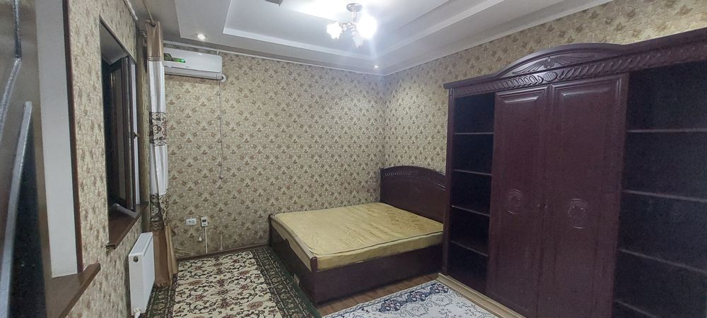 Ховли 3 хоналик 27 метрлик навеси бор ижарага берилади.