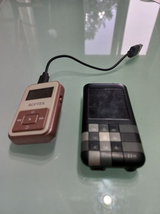 Zen Creative Mozaic si Agptek mpr3 player