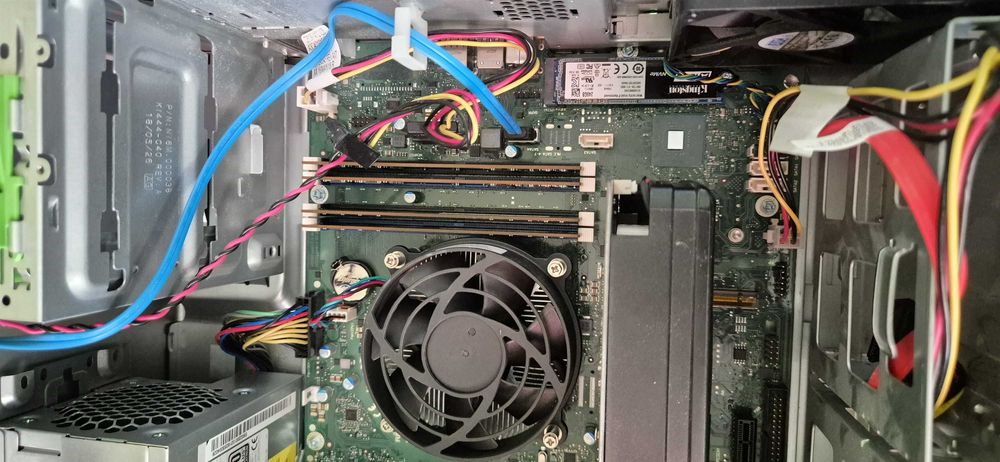 Unitate pc i5 8500 16gb ddr4 ssd M2 240GB VIDEO R9 255 2gb DDR5