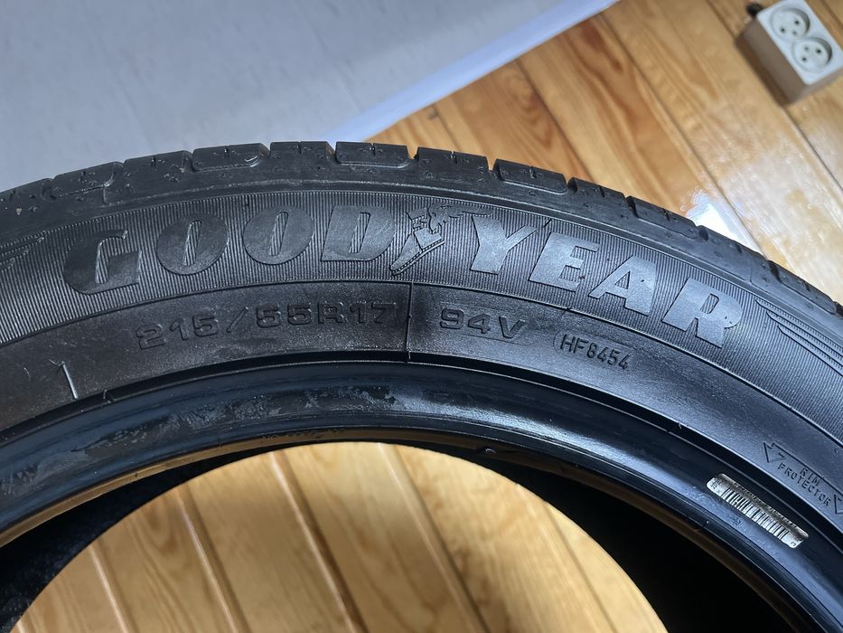 215/55R17 GOODYEAR  balon sotiladi