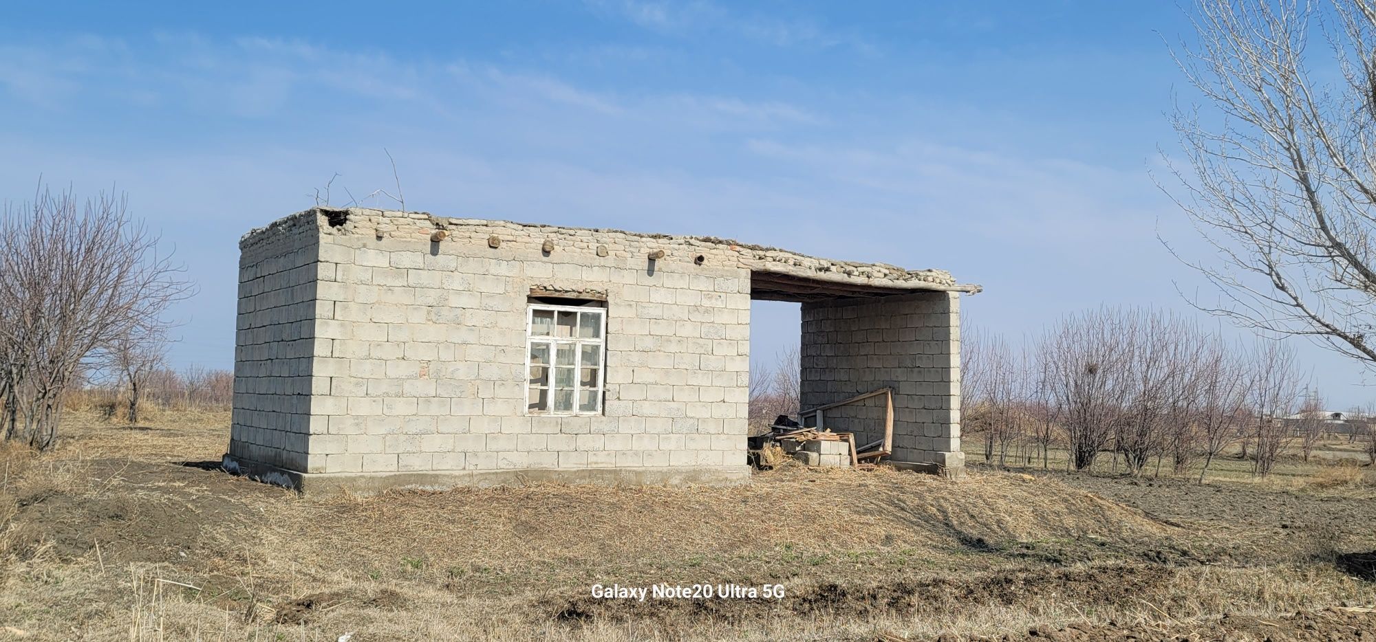 Uchastka sotiladi manzil moshina bozor yaqinida