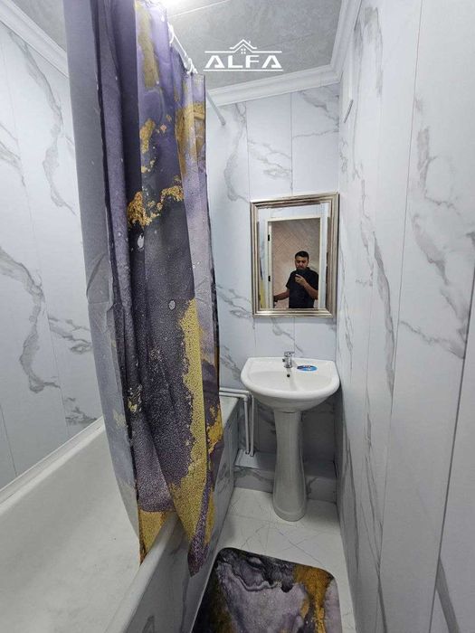 Buxoroda kvartira sotiladi 3 xonali 72m² 4-qavat.