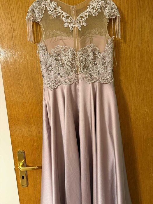 Rochie de seara speciala cu dantela cusuta manual