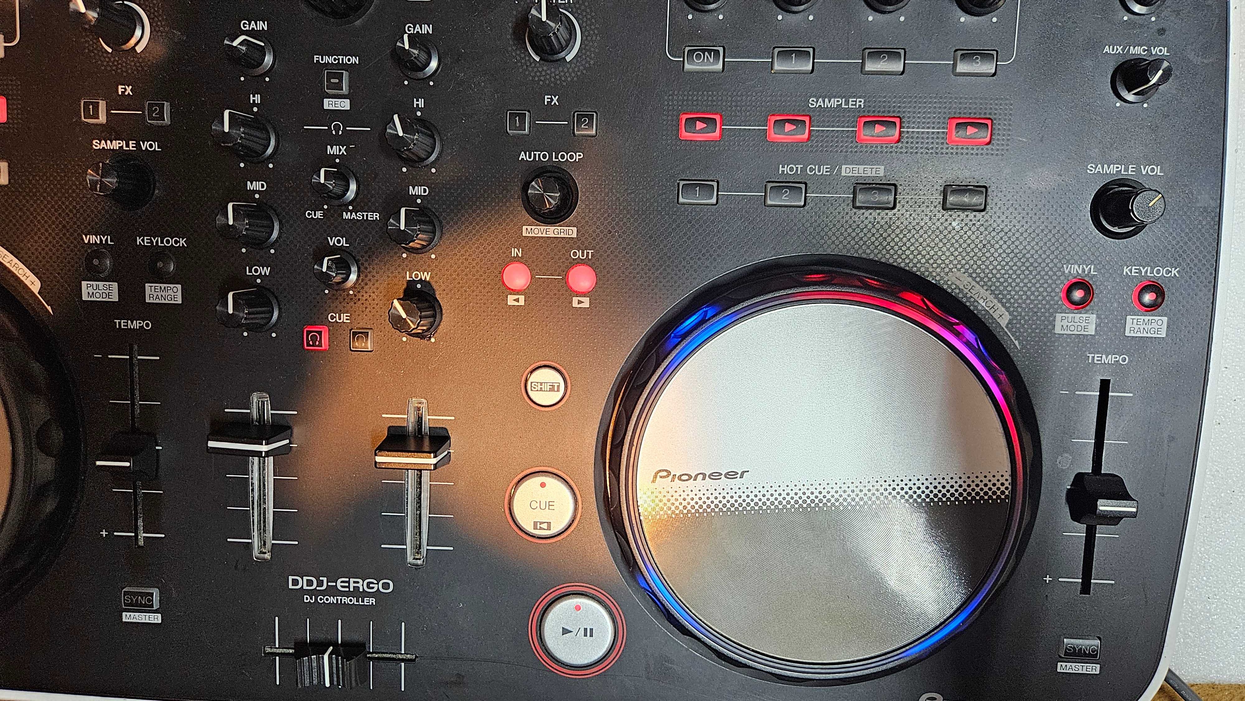 Controller DJ Pioneer DDJ-ERGO-V, Virtual DJ si Traktor.
