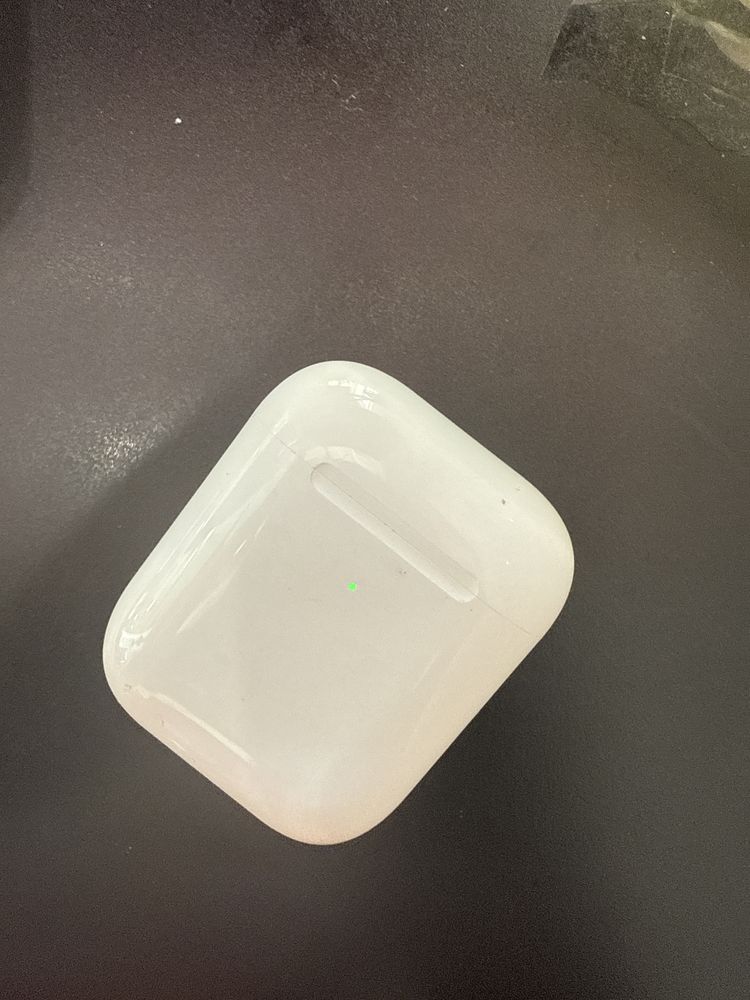 Наушники Apple AirPods with Wireless Charging Case белый