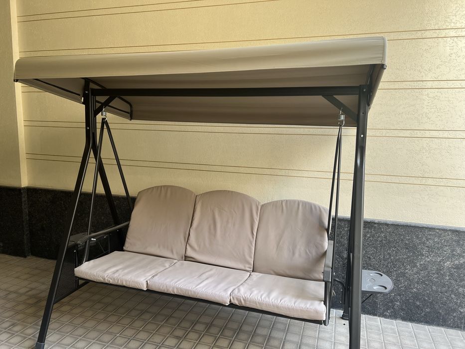 3-Качели б/у для сада дома