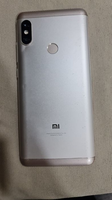 Продаётся 4 телефона MI 9T на Redmi not 11 Redmi not 5 Samsung A21S