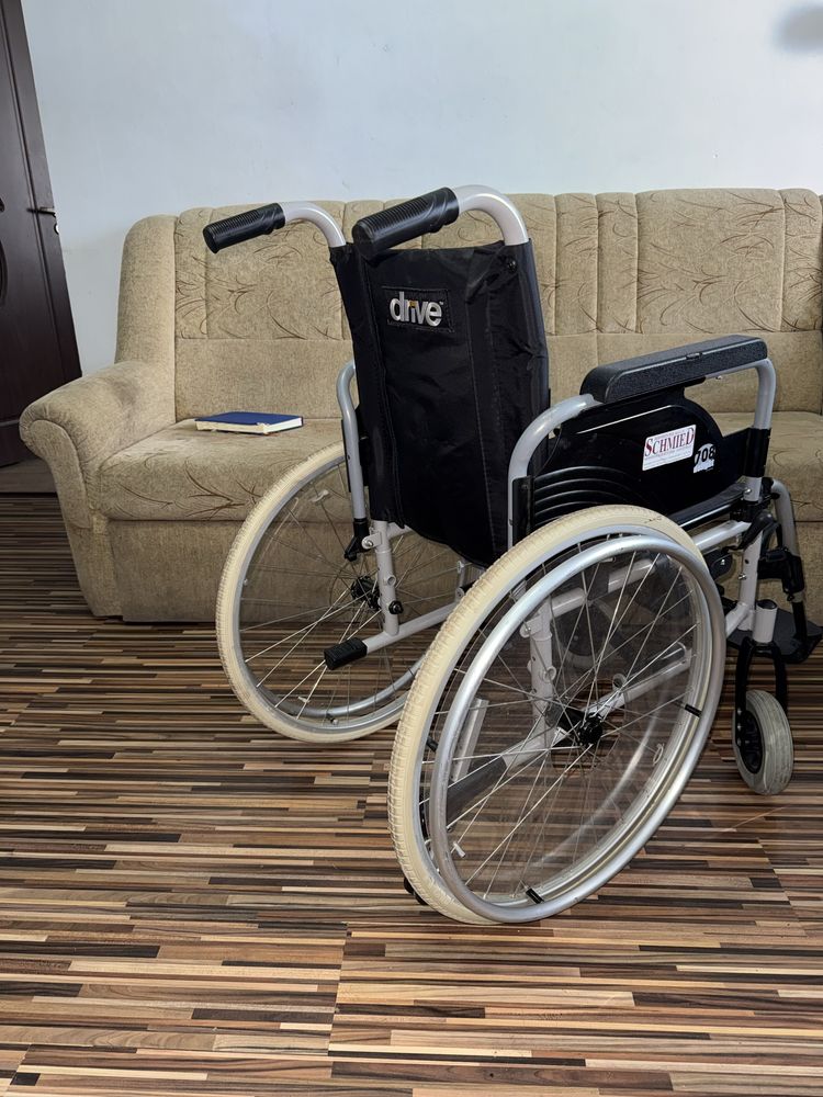 Scaun deplasare batrani dizabilitati handicap 42 cm (ca nou)