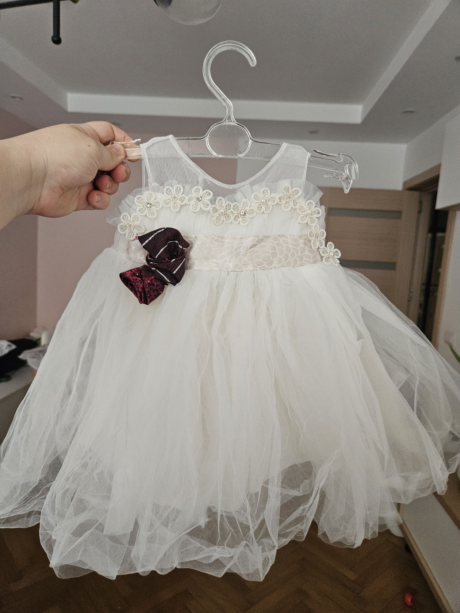 Rochie botez bebe 3 luni alba din tulle stil mireasa