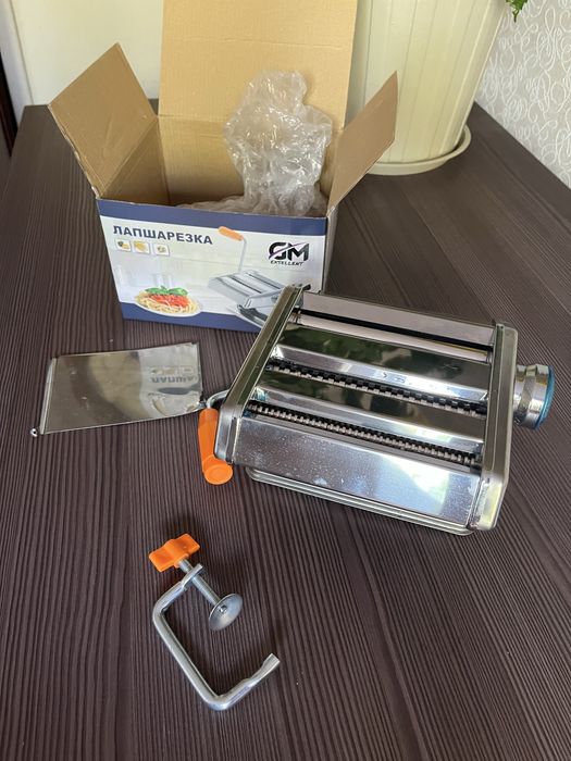 Лапшарезка  как новая.