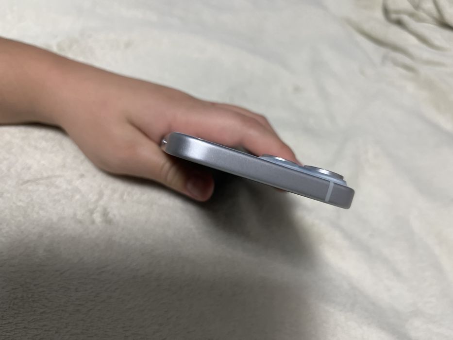 Продавам iphone 15 нов/гаранция