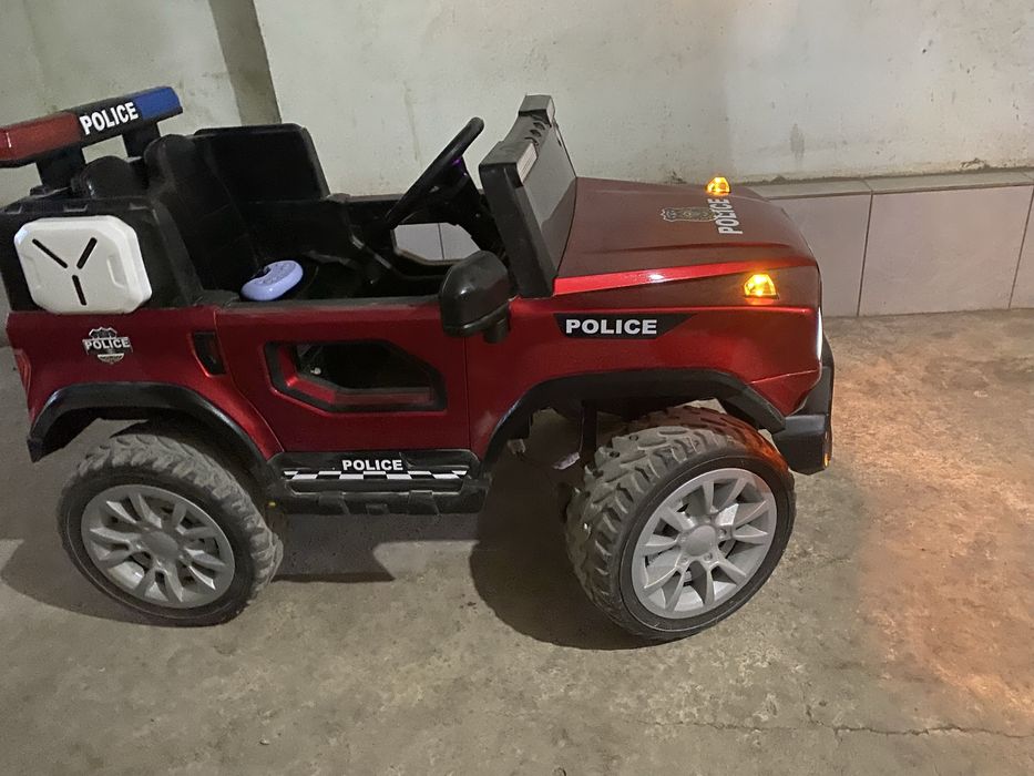 Продам электрическую машинку на пульте