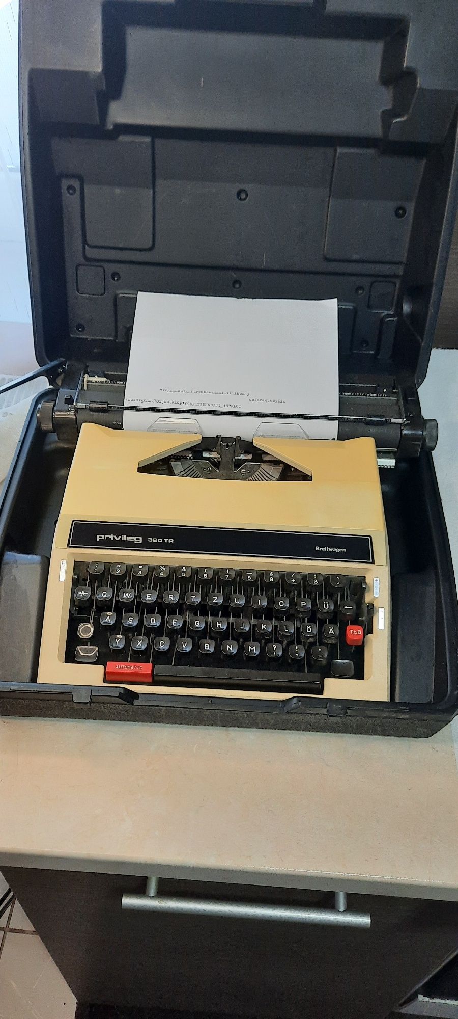 Mașină de scris Privileg 320TR funcțională