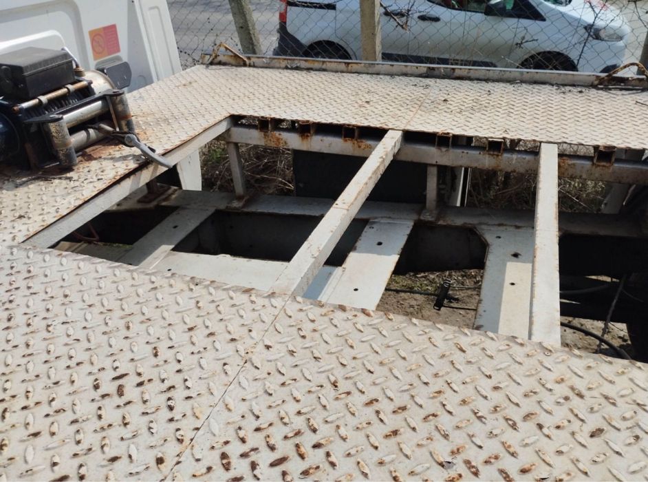 Платформа за пътна помощ с пътеки,с леки забележки