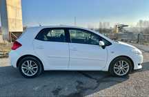 Toyota auris 2010 година