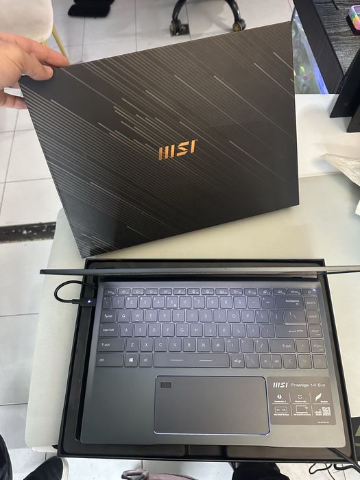 Laptop MSI Prestige 14 EVO i7-1185G7, 16GB, 1TB SSD, FHD