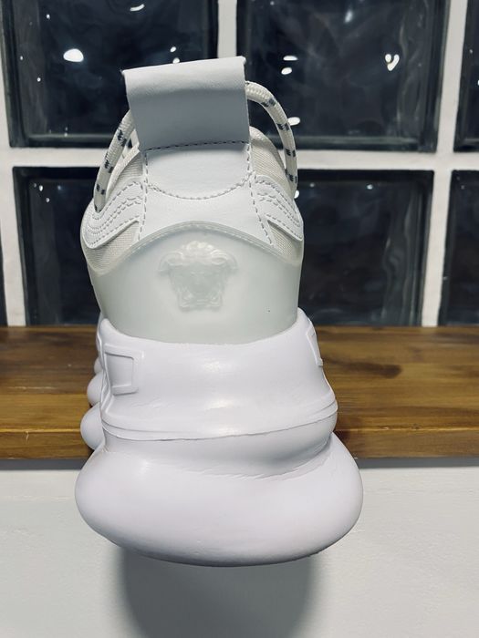 Versace chain reaction