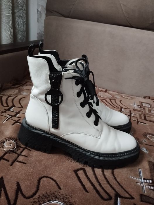 Сапожки размер 39 в хорошем состоянии цена 5000