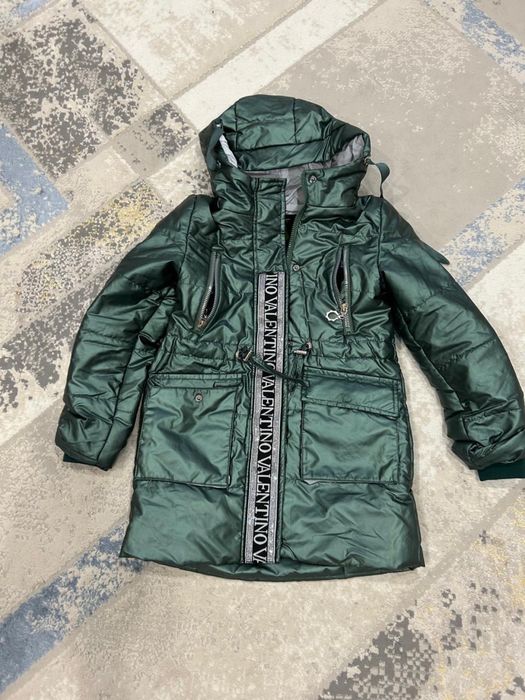 Продам куртку для девочки