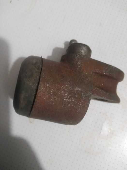 Продам на ГАЗ-21  новый тормозной цилиндр.