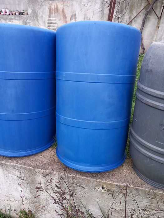 Продавам бидони 7 бр.