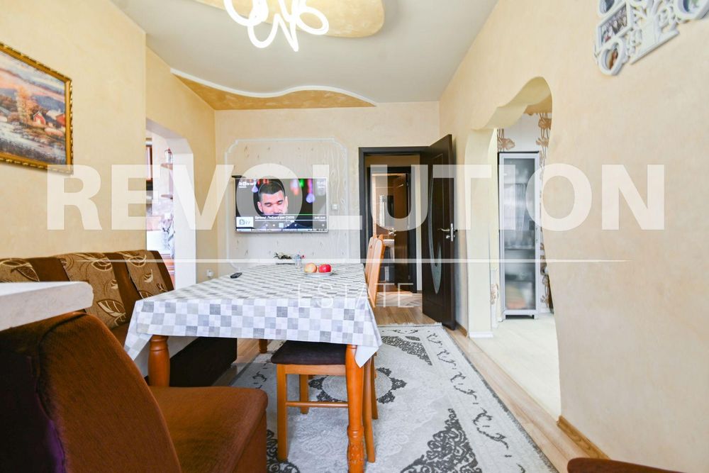 Дава се под наем Четиристаен апартамент в София, Зона Б-5 - 126 кв.м за 1400 € - Снимка #2