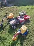 Tractor cu pedale si escavator pentru copii
