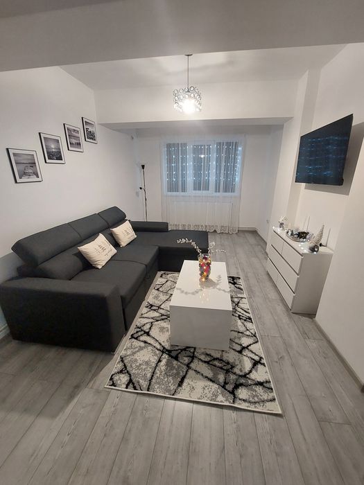 Închiriez garsoniera