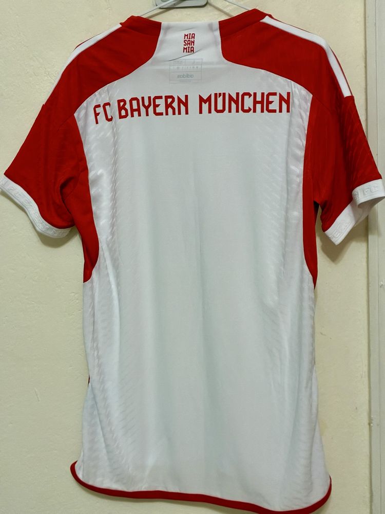 оригинална футболна тениска FC Bayern München – М размер