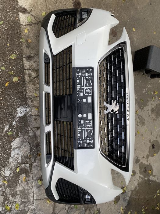 Предна броня  пежо 3008 GT от 2016 до 2021г.