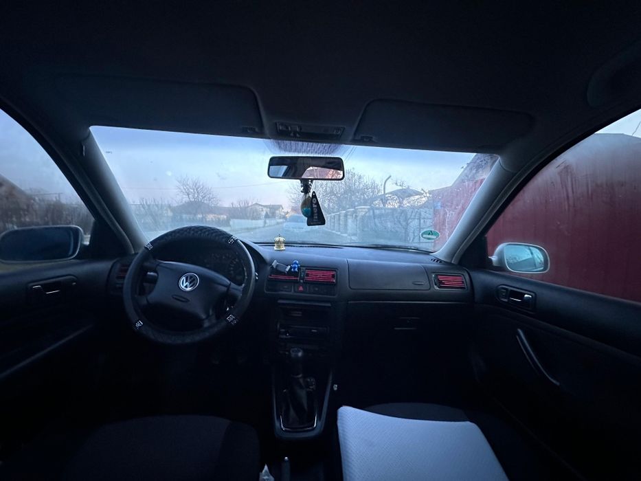 Vând Volkswagen Golf 4