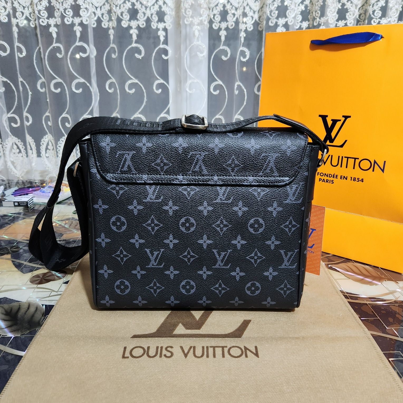 Мъжка чанта louis vuitton