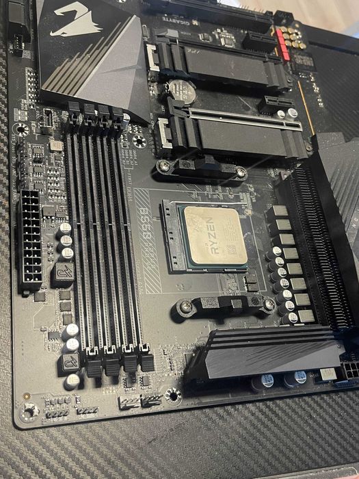 Процесор Ryzen 9 5900X с или без дъно Aorus B550 V2