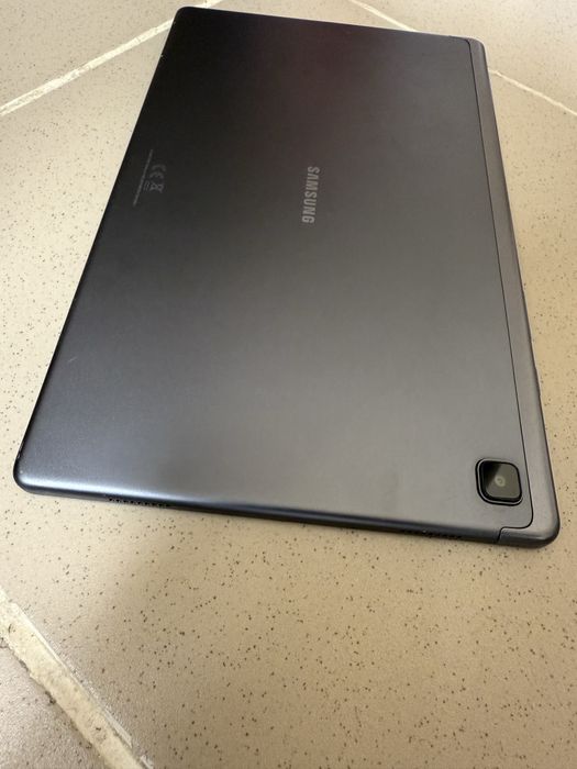 Таблет Samsung Galaxy Tab A7 4G 3/32gb 10,4” перфектен