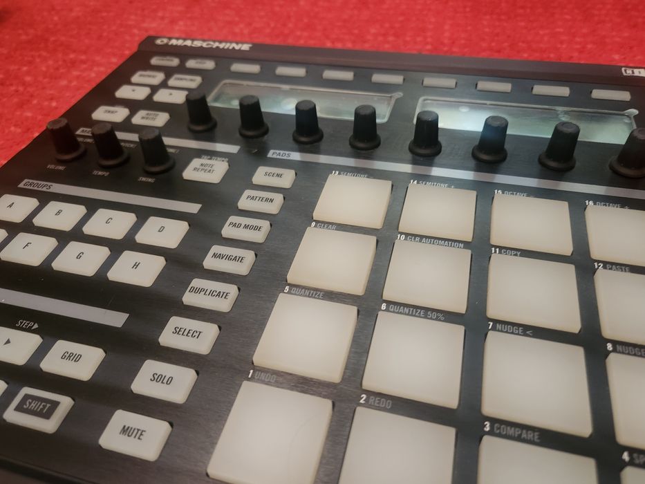 Native Instruments Maschine - drum machine