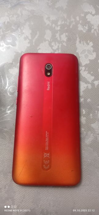 Redmi 8A qizil rangda