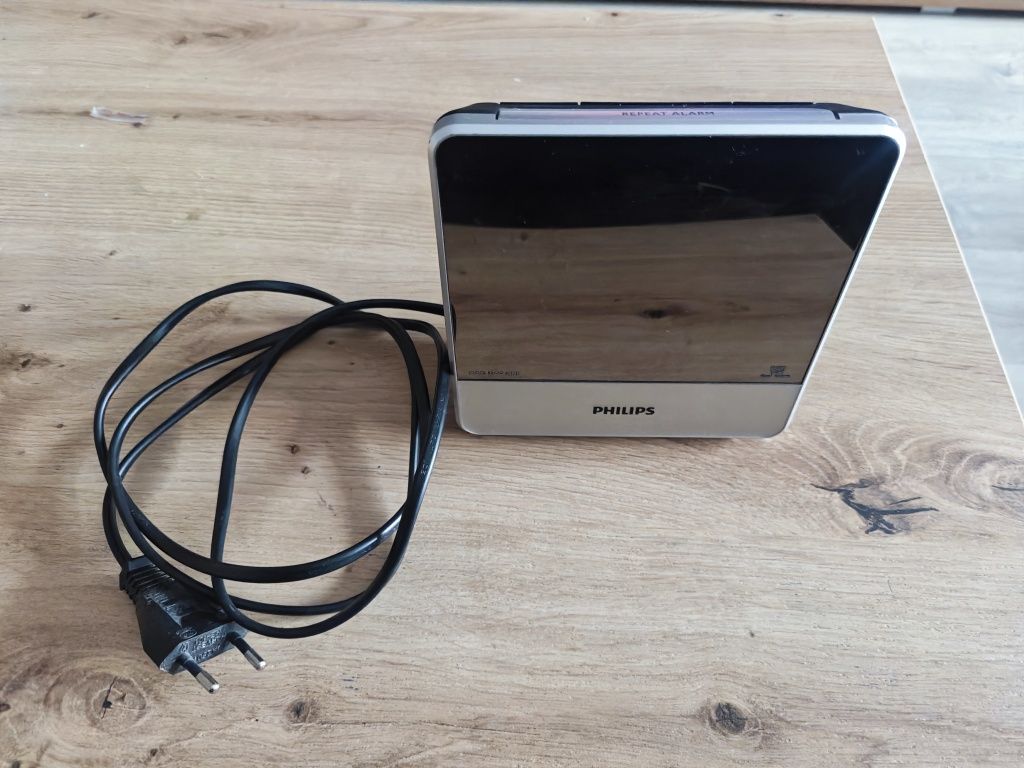 Радио часовник Philips