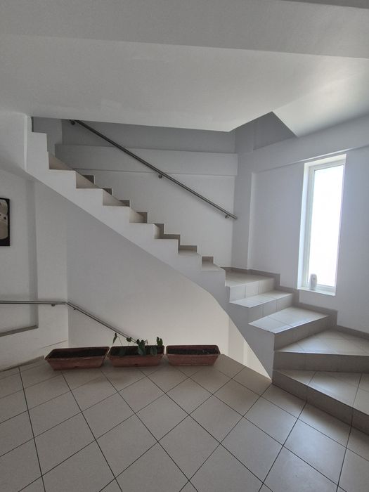 Spatiu central birouri cabinete