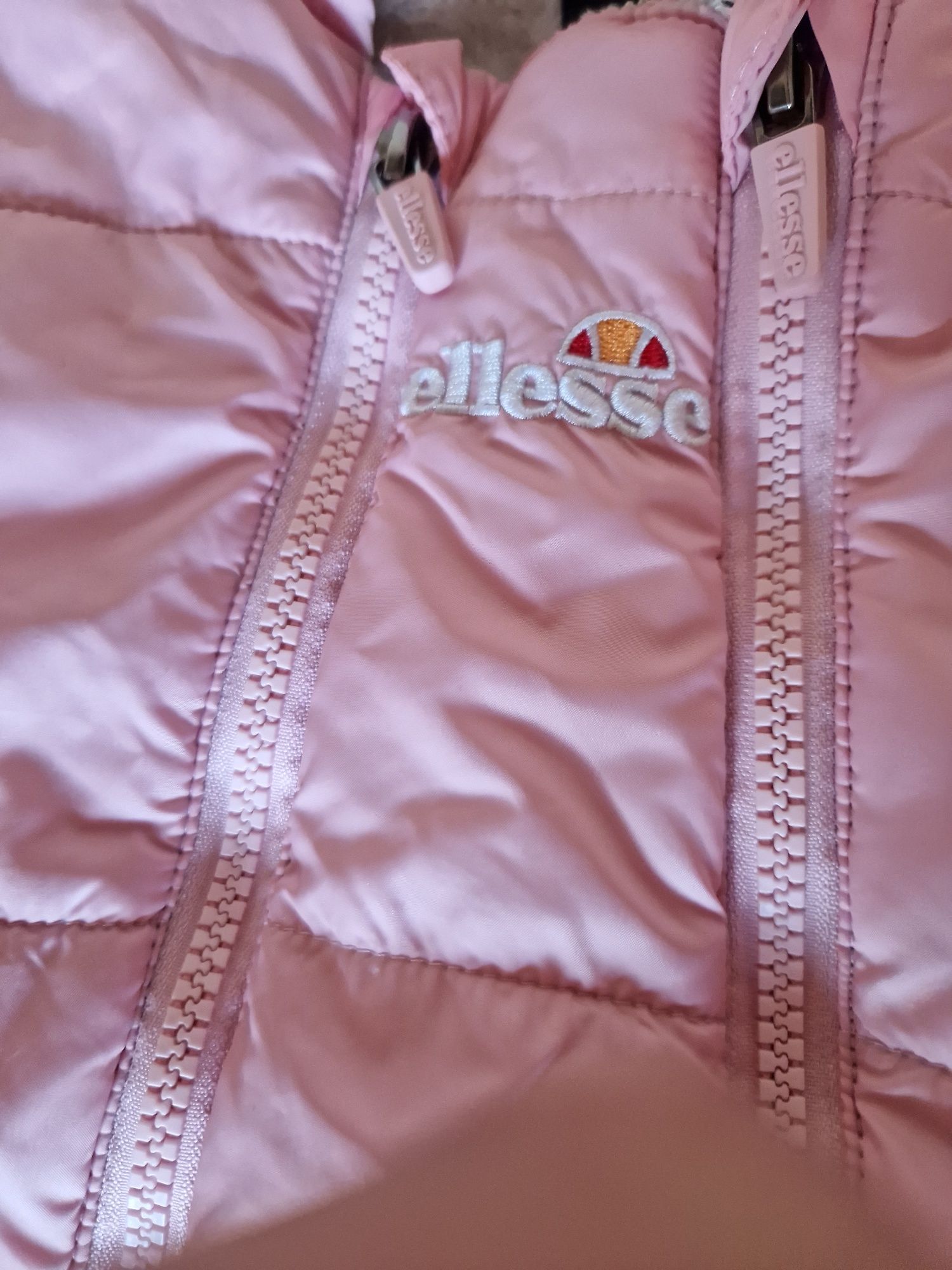 Продавам космонавт ellesse 12-18 месеца