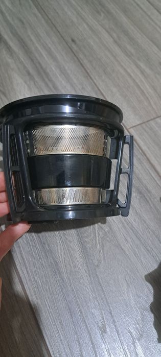 Storcator Kuvings aproape nou