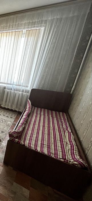 Продам односпальную кровать с матрасом
