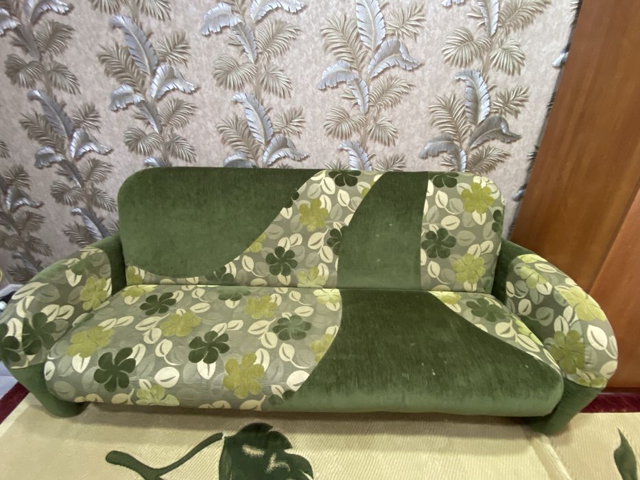 Диван в отличном состояний раскладной диван!