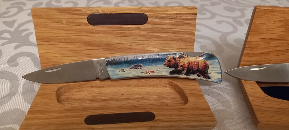 Сгъваеми ловни ножове MAGNUM с различни животни, специална кутия. Нож.