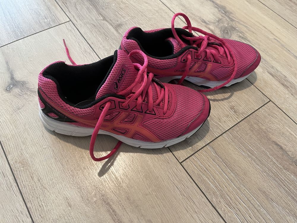 Оригинални детски маратонки Asics