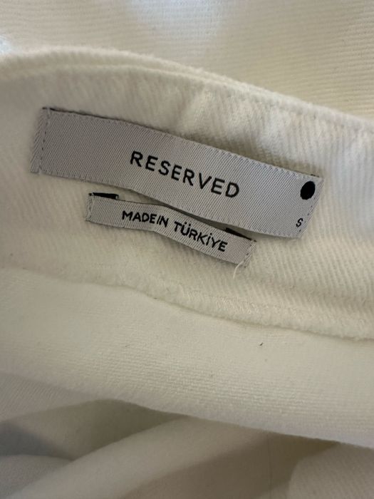 Reserved бяла пола