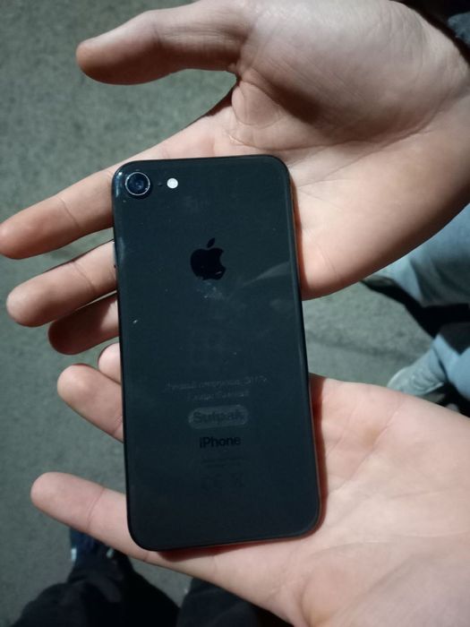 Продам Айфон 8 .