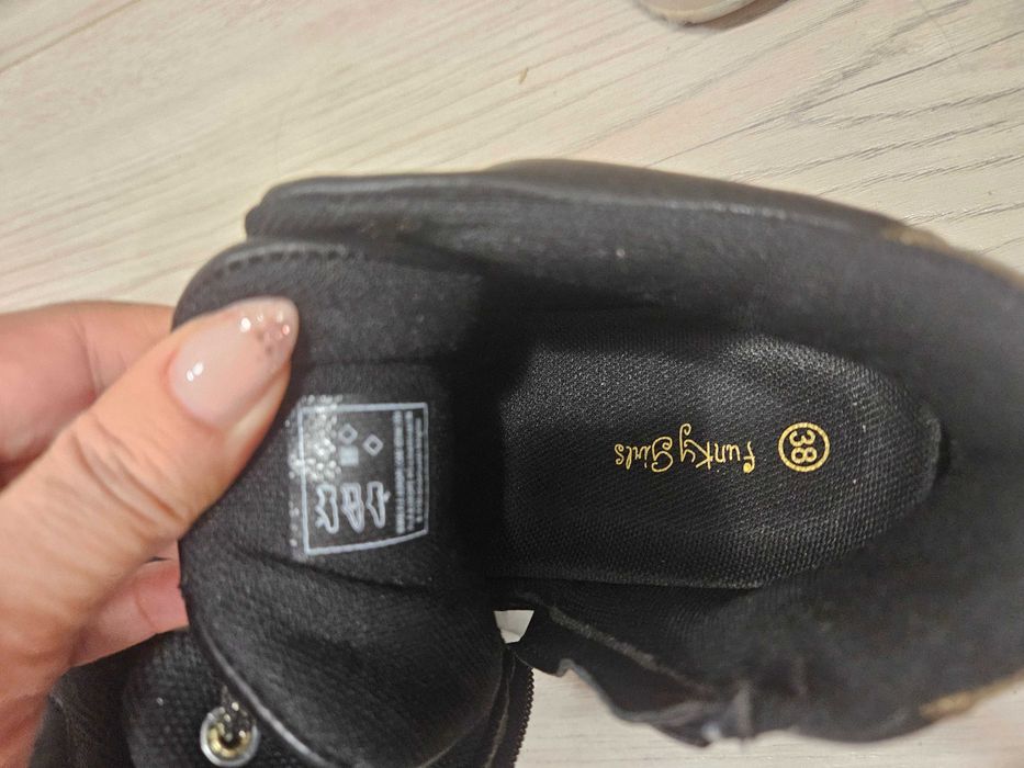 Обувки, нови, 38 номер