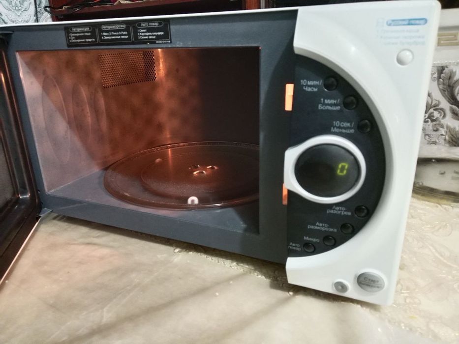 Продаётся микроволновка хорошо работает один месяцев гарантия есть