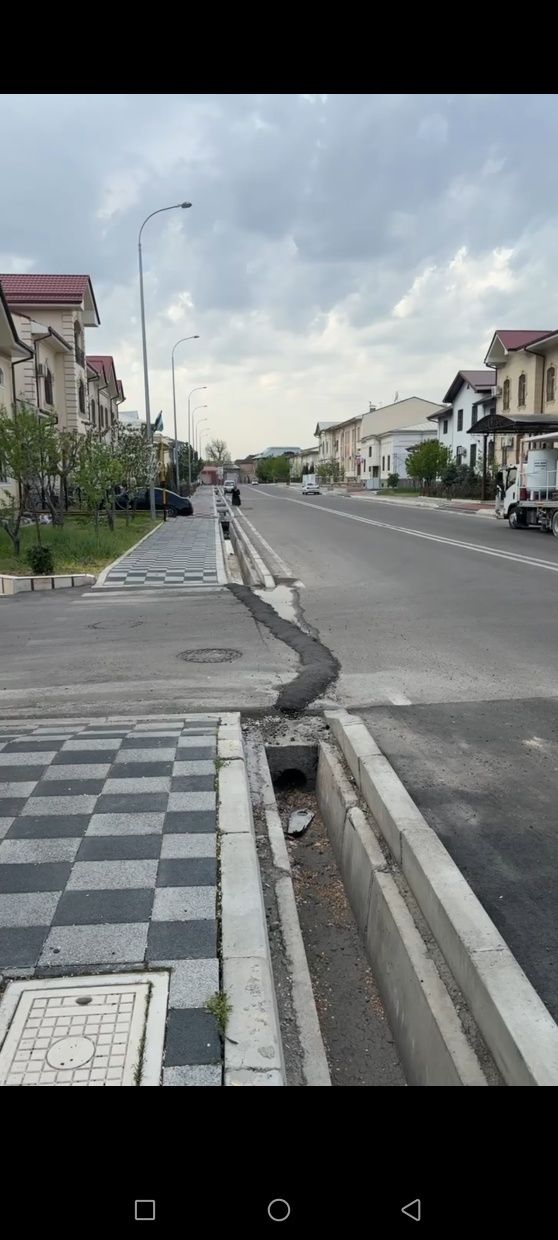 Registon Mahallasida 6 sotokli hovli uy sotiladi